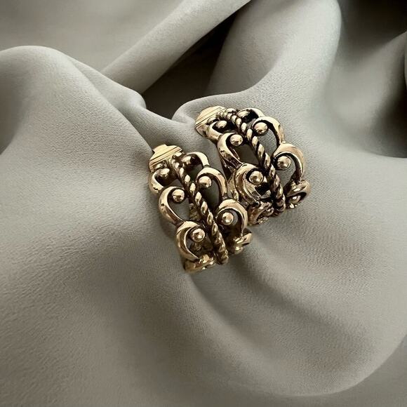 Vintage NEW Avon French Filigree Antique Gold Tone Clip On Hoops Earrings Signed - Picture 2 of 10